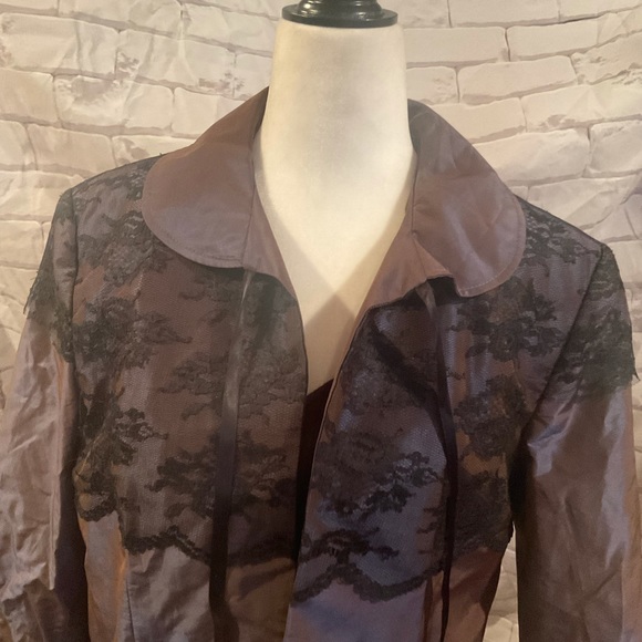 “TRISTAN& ISEUT” IRIDESCENT SATINY MAUVE LACE OVER LAY  SHORT OPEN JACKET. - Picture 13 of 16